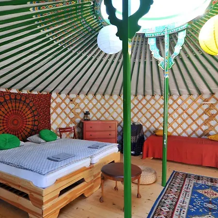 Luxe tent Jurty V Sadu Cesky Brod