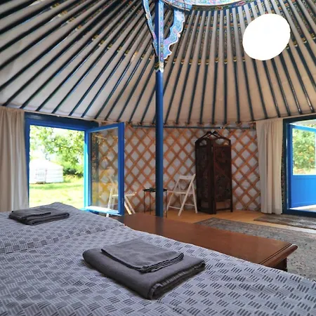 Jurty V Sadu Luxe tent Cesky Brod
