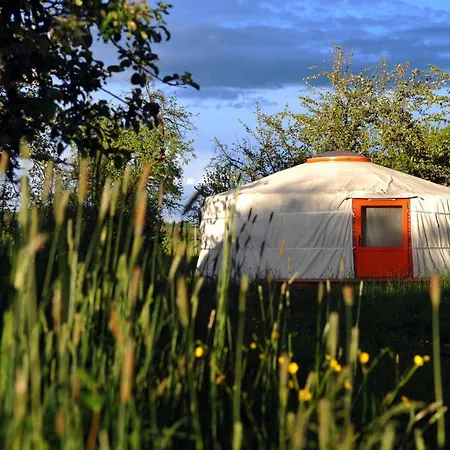 Jurty V Sadu Luxe tent