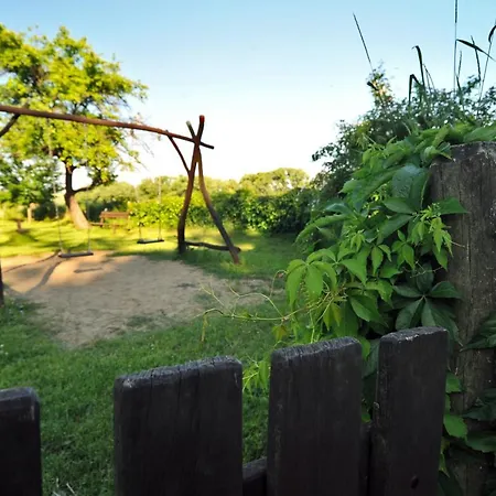 Jurty V Sadu Campo de lujo *