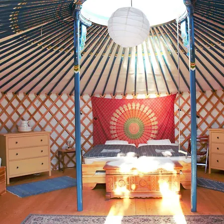 Jurty V Sadu Luxury tent