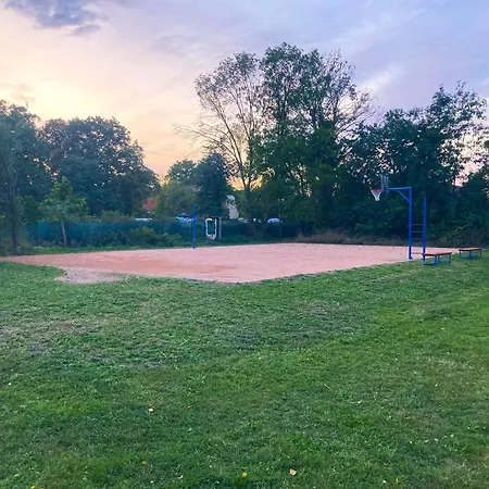 Luksustelt Jurty V Sadu *