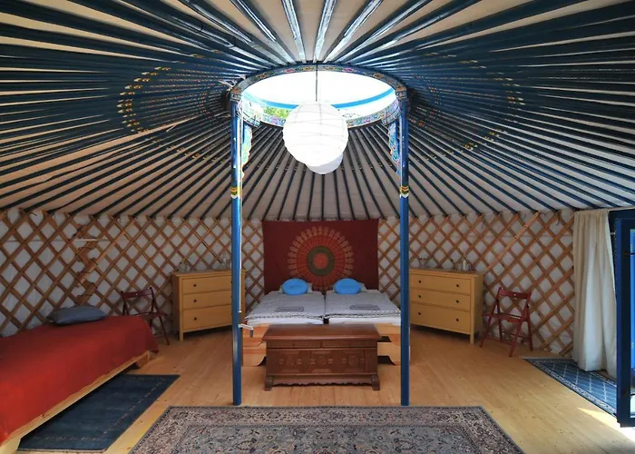 Luxussátor Jurty V Sadu