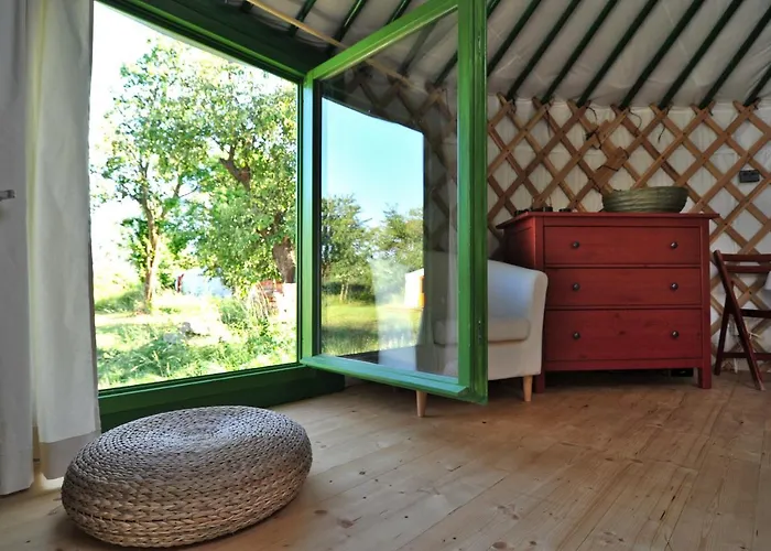 Jurty V Sadu Luksustelt