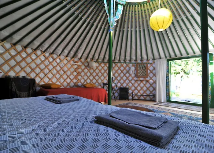 Luksustelt Jurty V Sadu *