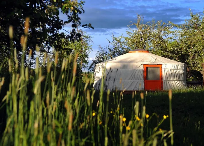 Jurty V Sadu Luksustelt