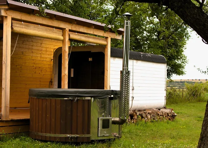 Luxussátor Jurty V Sadu